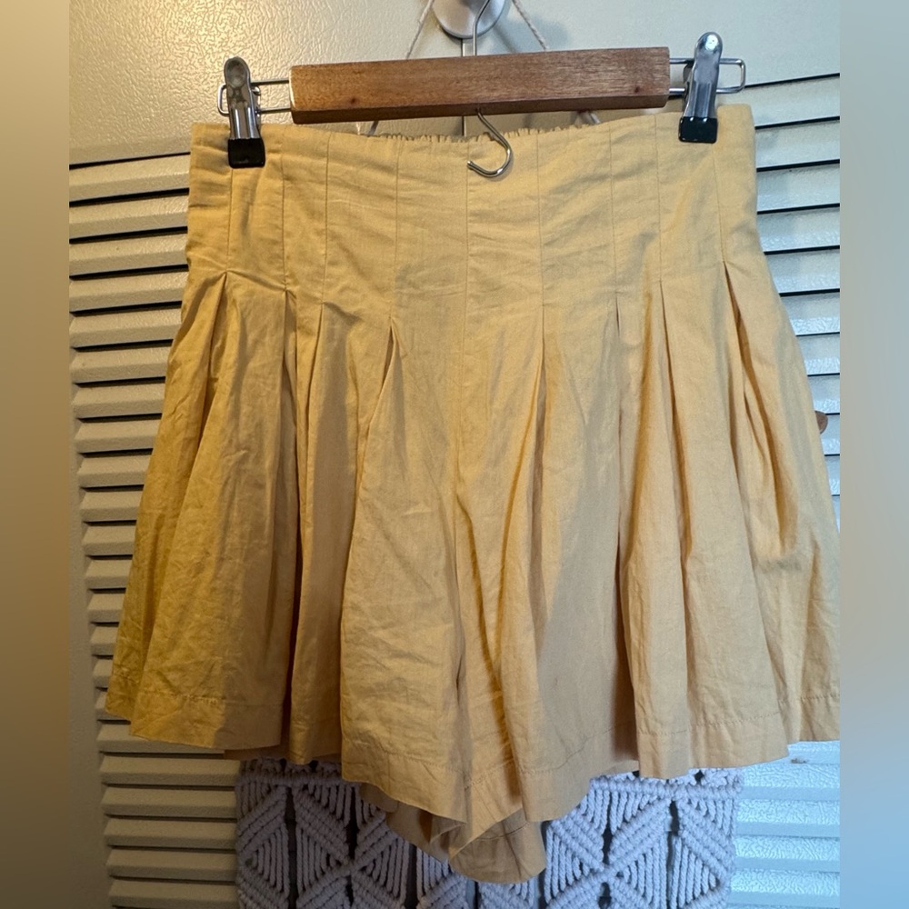 FREE PEOPLE  Pull On Elastic Shorts  
Sz Small